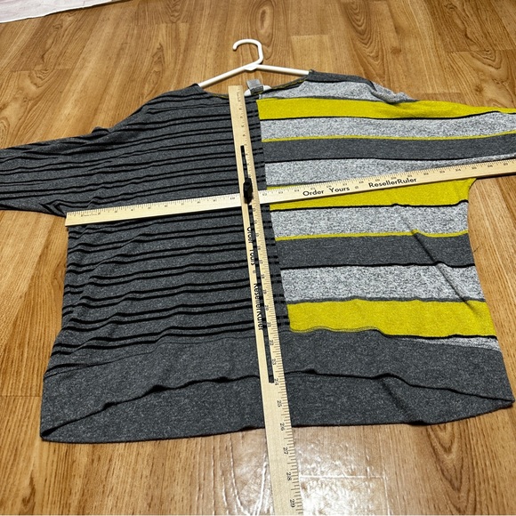 MULTIPLES LIGHTWEIGHT SWEATER GRAY BLACK YELLOW - Picture 3 of 4